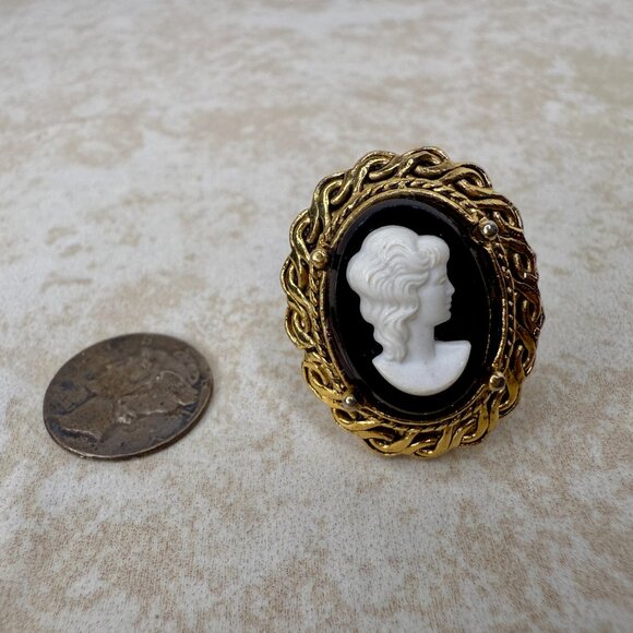 Vintage Signed Uncas Gold Tone Cameo Adjustable Ring - Picture 5 of 7